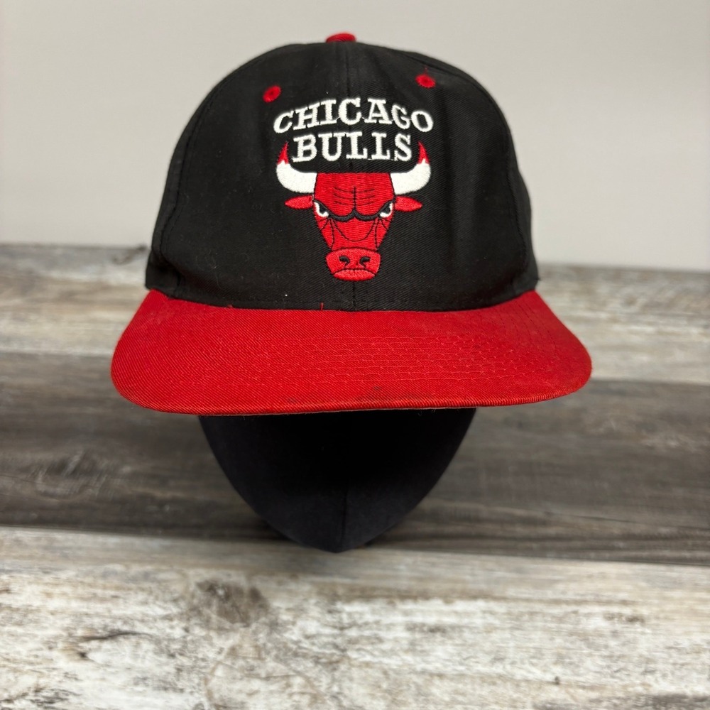 Vintage 90s Logo 7 NBA Chicago Bulls Logo Black Red Adjustable‎ Snapback Cap Hat